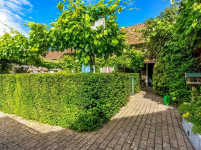 Отель Holiday Home in Maasmechelen with Terrace Garden Parking  Маасмехелен